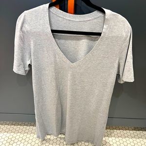 Lululemon set of 3 Love V neck T shirt 8